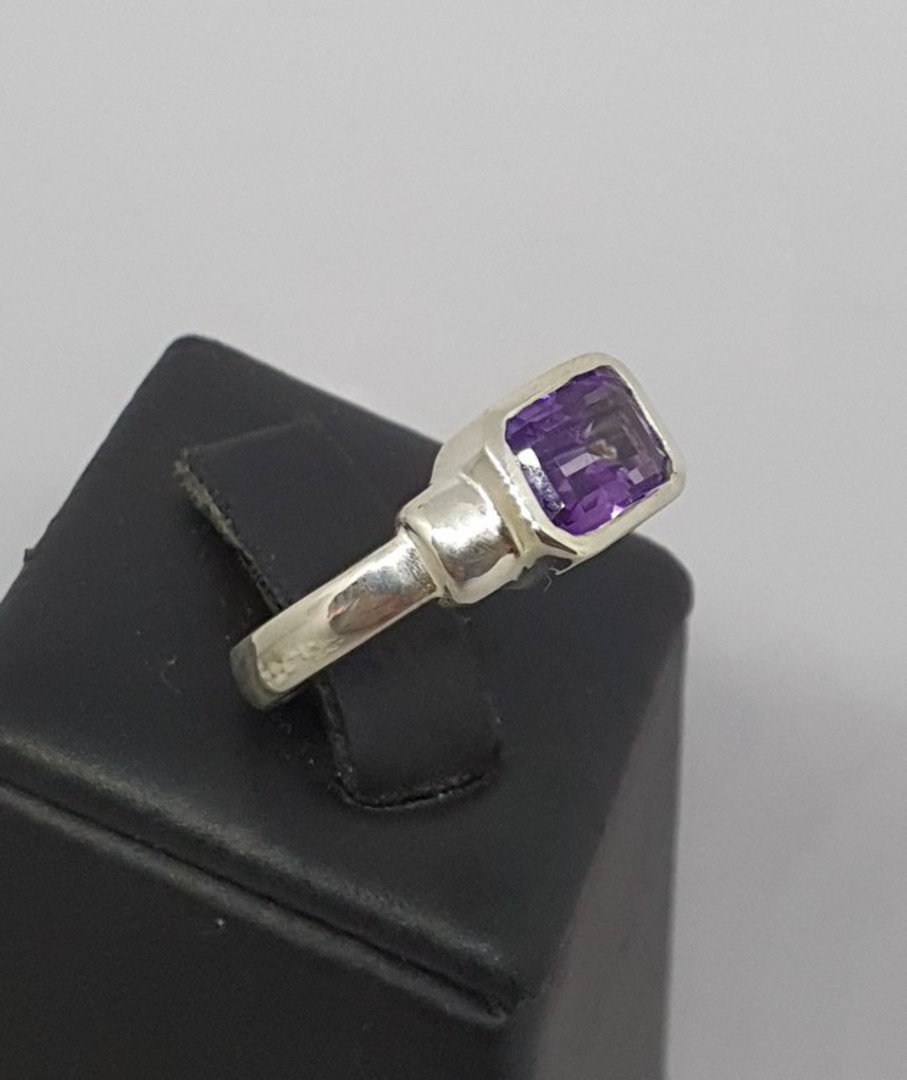 Silver ring with rectangle purple stone - made in NZ - Size M image 2